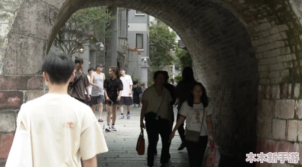 老镖客城中村扫街小少的深夜美食探秘之旅