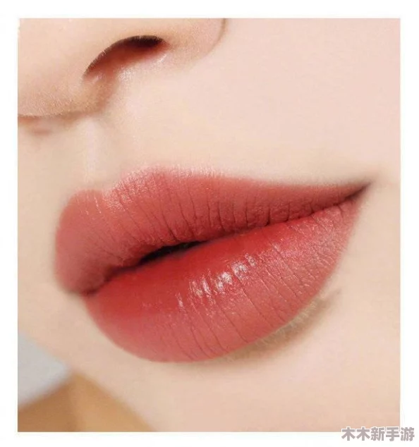 ysl蜜桃色neo口碑评价：这款唇釉真的太美了，颜值爆表，持久保湿效果也很赞！