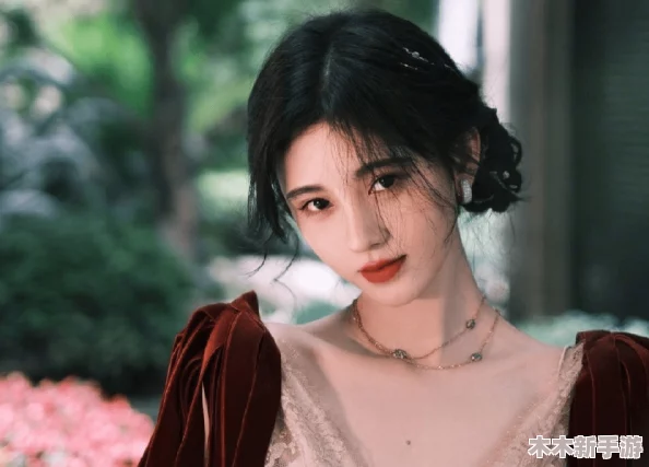 鞠婧祎被 粉丝喷水18禁！内幕曝光，网友热议事件真相