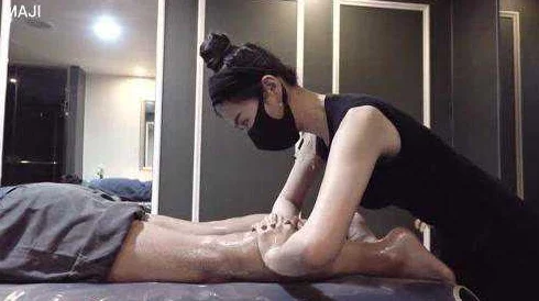阿离享-受-腿-被-抬-开-被-c的图片：揭示了一种特殊的按摩技巧