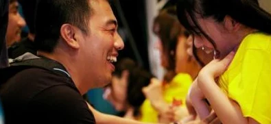 用户评论：使用＂摸胸软件＂的体验真不错，功能全面且操作简单，值得推荐！