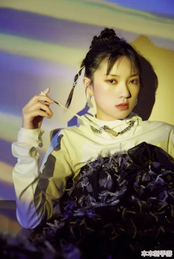 大陆十八岁女孩rapper让人惊艳，节奏感强劲，歌词直击人心，实力不容小觑！