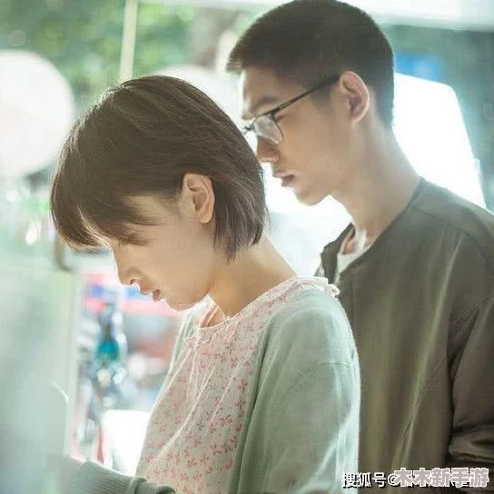 “她越哭他撞得越凶现言非砂”：情感纠葛中深埋的伤痛与挣扎，让爱情在泪水中愈发震撼人心