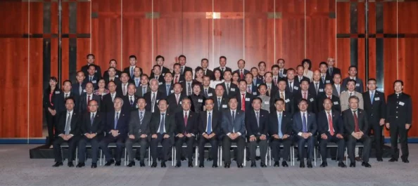 在waswaswaswaswasxilxilx3888中，深入分析其背后的文化意义与社会影响，揭示现代生活的复杂性与多样性