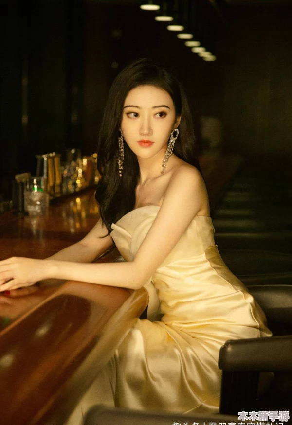 汤芳的两腿玉门打开：用户称其为“视觉盛宴，惊艳绝伦的表现力”