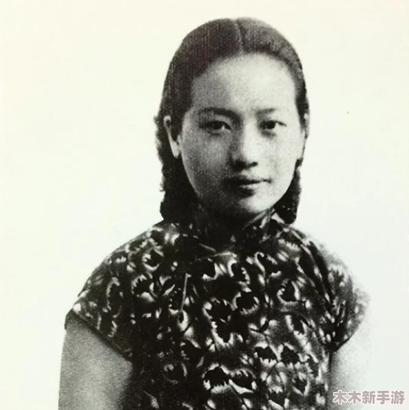 男生女生在一起嗟嗟嗟很痛大全：探讨恋爱中男女双方的情感纠葛与心灵挣扎，揭示真实的爱情故事与成长经历