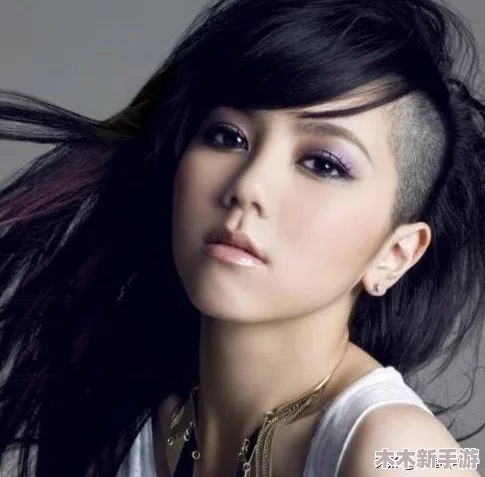真人实拍女被迫处www，网友评论：这视频真是让人心痛，希望大家能关注女性的权益和安全问题