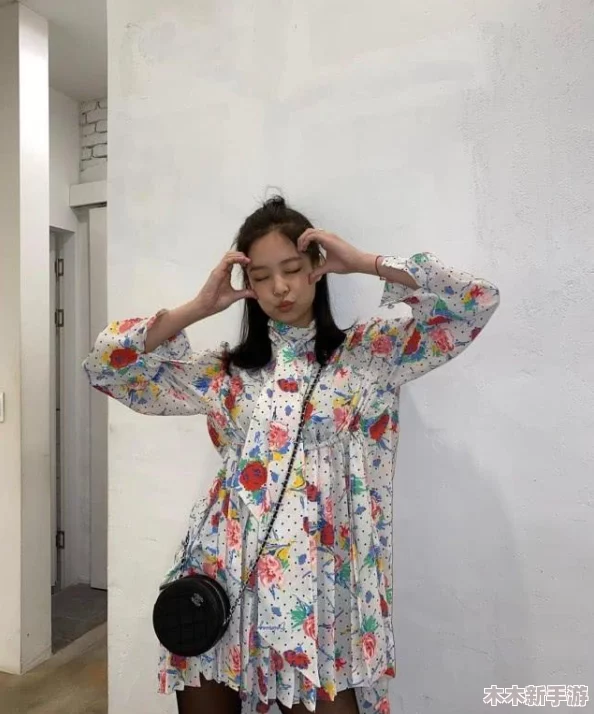 穿一毫米的衣服跳舞：探索极简主义时尚与身体表达的边界