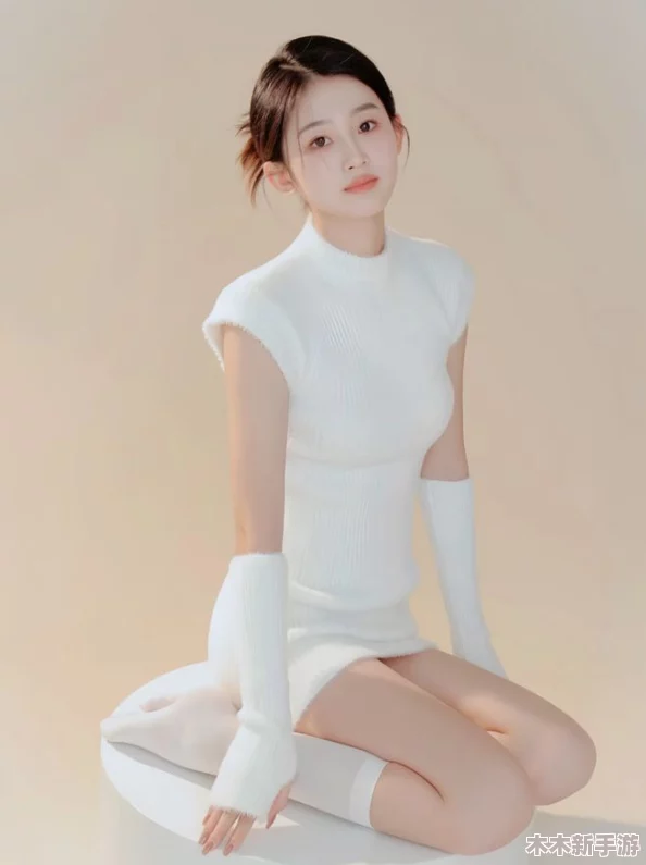 白丝校花 扒开美腿甜美：展现青春活力与纯真魅力的完美结合，令人心动不已的校园风情