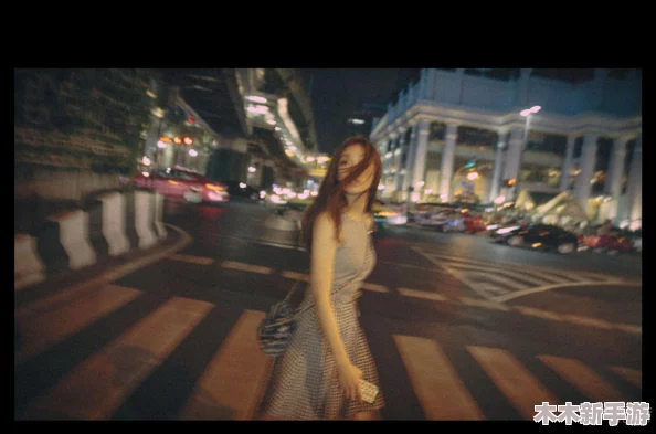 狠狠狠综合7777久夜色撩人，网友纷纷表示：“这个标题真是太吸引眼球了，让人忍不住想点进去看看！”