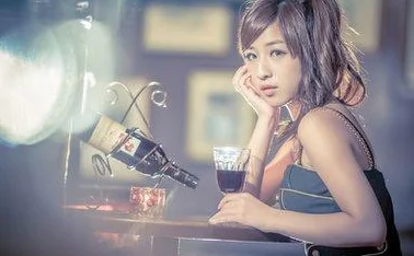 美女扒开 让客人玩：在娱乐行业中，如何平衡客户体验与道德界限的挑战与思考