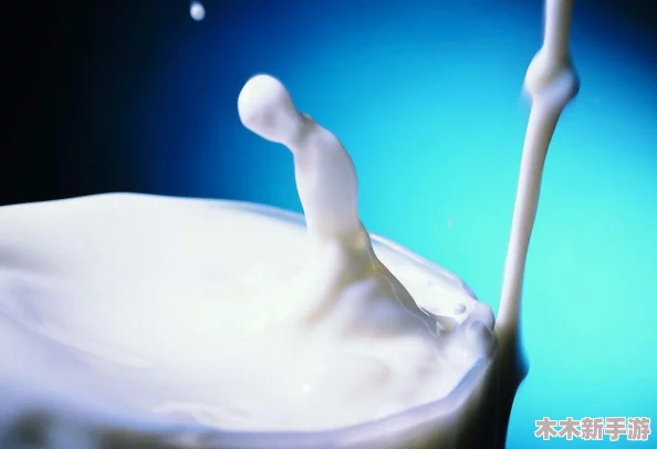 棉花加冰块等于牛奶(黄)：一种奇特的组合，展现了意想不到的化学反应与创意饮品的无限可能性