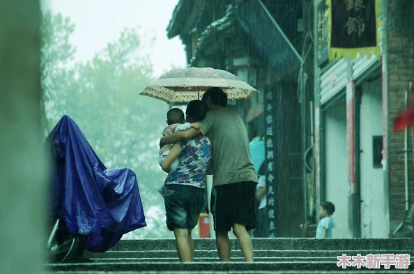 老公因暴雨困在公司妻子家里，夫妻间的情感考验与生活琐事交织成一幅温馨而又无奈的画面