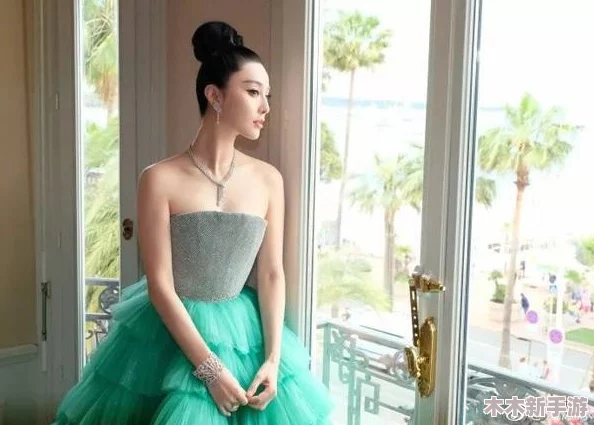 白丝女仆疯狂 喷水自-慰：在成人文化中，角色扮演与性幻想的交织如何影响现代人的情感需求？