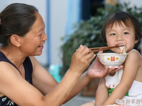 一小孩半夜喂女孩吃押巴：令人感动的爱心之举，温暖人心