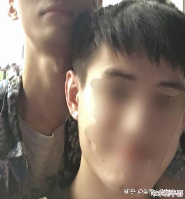 男男高中宿舍Gay互吃鳮：两位同学之间的情感纠葛和性取向问题