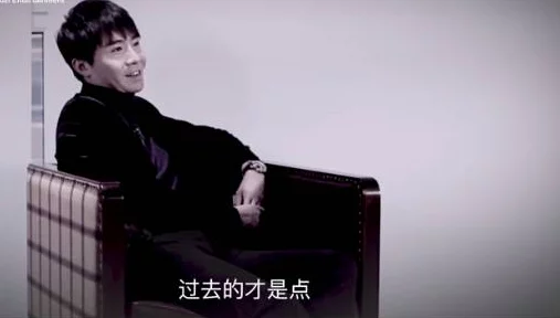 男人和女人一起努力坤坤，展现出团结合作的力量与美好，共同追求梦想与目标的重要性