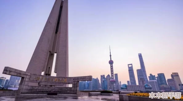 探寻城市天际线下独特的纪念地标：揭秘'某某城市天际线纪念广场