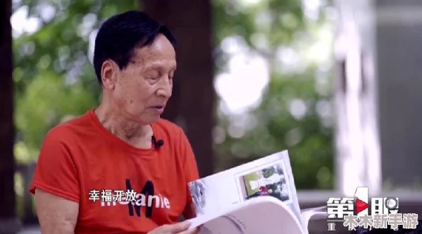 恋老同性XXX中国老头，网友评论：这类题材真是越来越多了，感觉社会对这种关系的接受度在提高