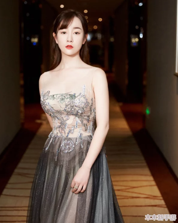 人间尤物夏晚许瓷，网友称其为“绝美仙子”，让人心动不已的魅力与气质交织成梦幻般的存在