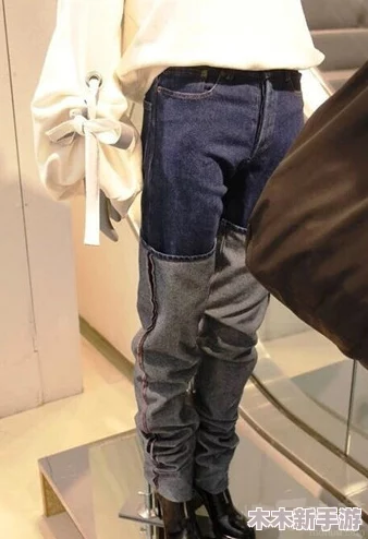 扒掉小男生裤子玩jiji，用户评价：这个创意太有趣了，哈哈，真的忍不住想试试看！