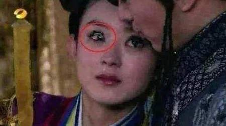 小南翻眼流口水眼流泪，网友称其搞笑又感人，令人忍俊不禁的神态令人难忘