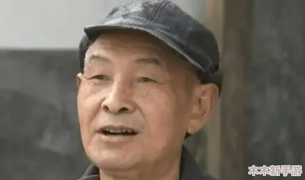 小芳与父亲：网友热议这对父女的感人故事，纷纷表示家庭关系的重要性和温暖，让人倍感珍惜！
