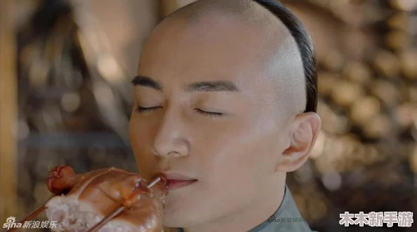 申鹤流口水翻白眼咬铁球，网友感叹：这画面简直太搞笑了，让人忍不住一看再看！