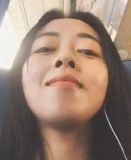 申鹤流口水翻白眼咬铁球，网友感叹：这画面简直太搞笑了，让人忍不住一看再看！