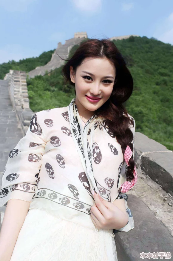 但妃性感图片：绝美容颜令人惊艳，尽显皇家气质和高贵魅力