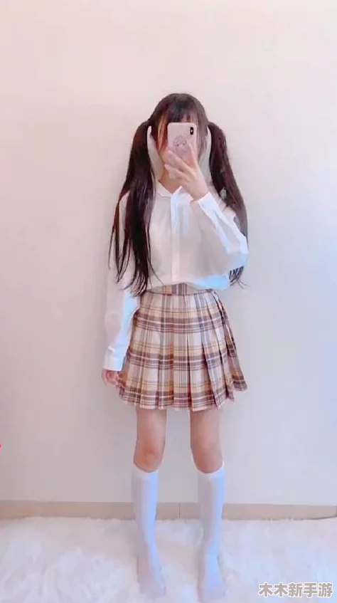 女神▌麻酥酥哟▌白丝JK，网友热议：这身搭配真是绝了，简直让人心动不已！期待更多这样的风格分享！