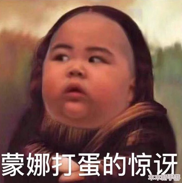 西施流眼泪翻白眼咬铁球照片，网友：这表情太生动了，简直是艺术与幽默的完美结合！