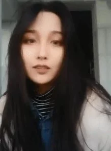 年轻漂亮小 1：在这个充满活力与魅力的时代，年轻人的美丽不仅仅是外表，更是一种自信和内涵的体现