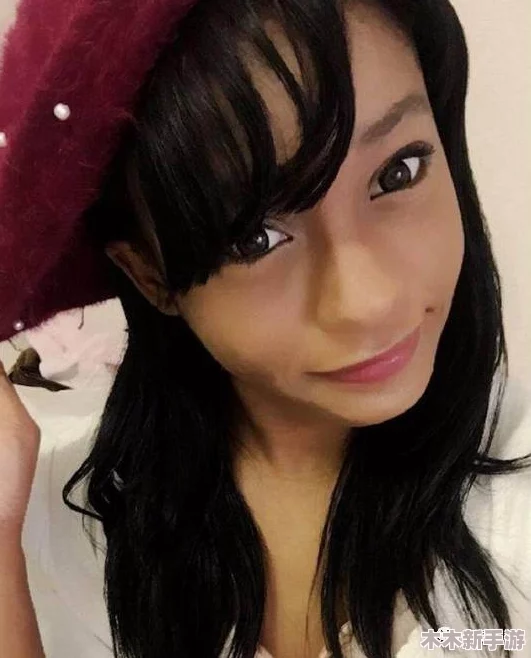 JUy999黑人喝羽月希奶水，感受异域风情与独特口味的完美结合，让你欲罢不能！