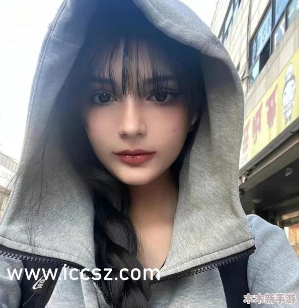 白丝校花 9 4扒开美腿甜美：揭示女性自信与魅力的独特气质