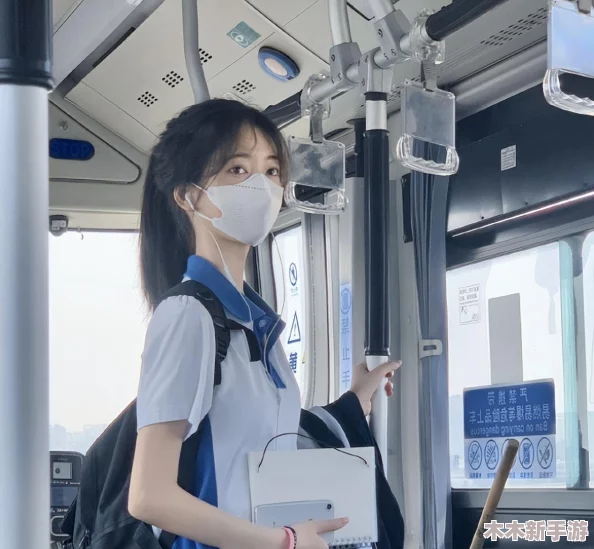 校花公交车被多人伦，社会风气堪忧，如何保护年轻女性的安全与尊严？