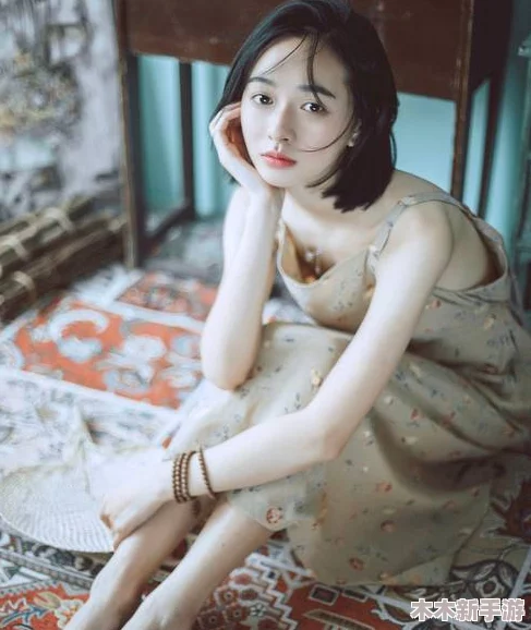 奶大的女人弄着舒服，展现了女性自信与魅力的结合，同时也反映出社会对美的多元理解和个人舒适感的重要性
