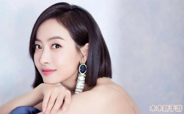 奶大的女人弄着舒服，展现了女性自信与魅力的结合，同时也反映出社会对美的多元理解和个人舒适感的重要性