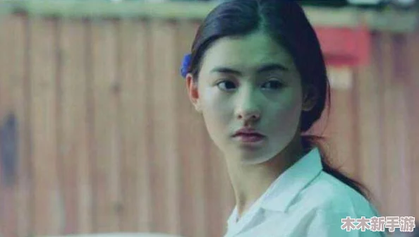 张柏芝在电影《XXXXXHD69》中展现了她的演技魅力与个人风格，吸引了众多影迷的关注与热议