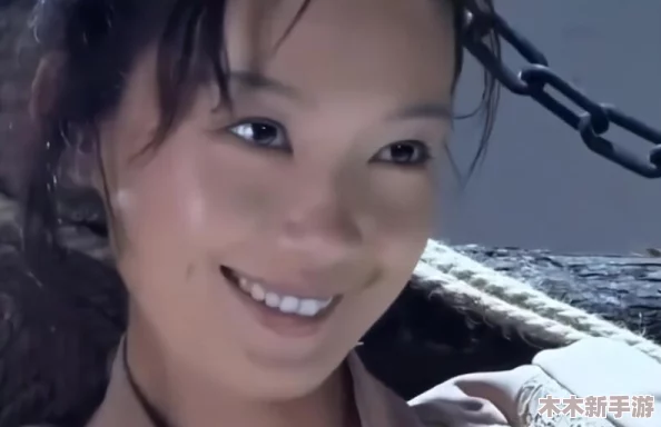 理解三个黑人狂躁刘玥的背后故事与社会影响，揭示文化差异与情感冲突的深层次原因