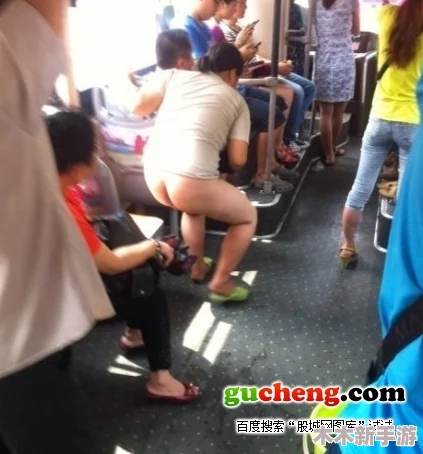 几个美女沟厕小便各种大屁股，网友称赞：画面太美，不敢直视！
