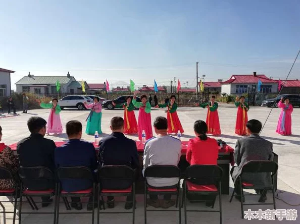 女子绝活吸烟开啤酒吹气球，展示超凡技巧与创意，令观众惊叹不已的精彩表演
