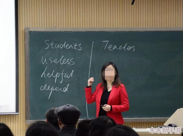 英语老师没戴套让我c了一节课：课堂意外事件引发的深刻思考与教育反思