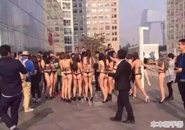 51吃瓜北京朝阳群众热心吃瓜，展现了市民对社会事件的关注与参与，体现了社区文化的活力与互动性