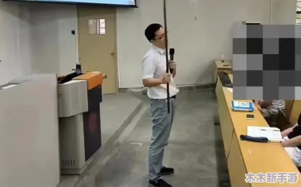学校女厕撒尿BBBBB：性别歧视问题亟待解决，应加强教育引导和监管措施