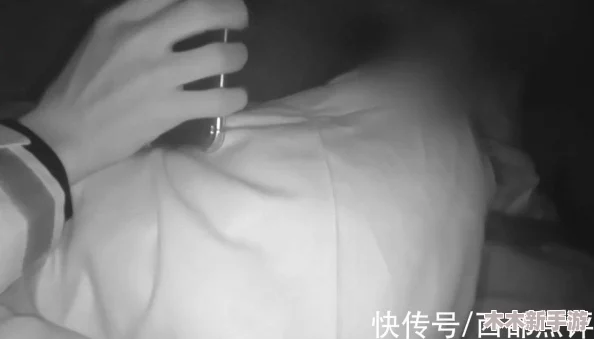 白丝校花被狂揉大胸照片引发热议：网络隐私与尊重的重要性
