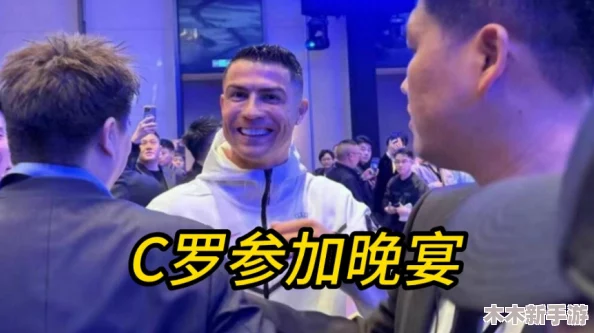 骚年和老大爷互吃：网友热议，趣味互动引发共鸣，笑声不断！