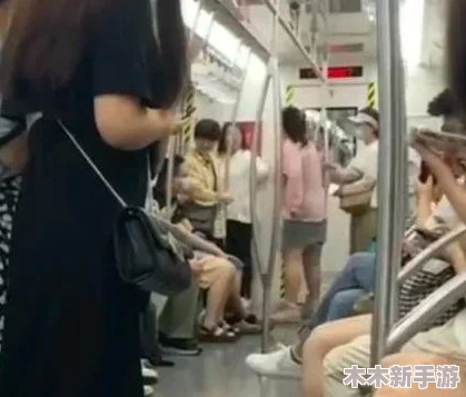 公交车上c了个短裙学生，如何理解这一事件背后的社会现象与人们的反应？