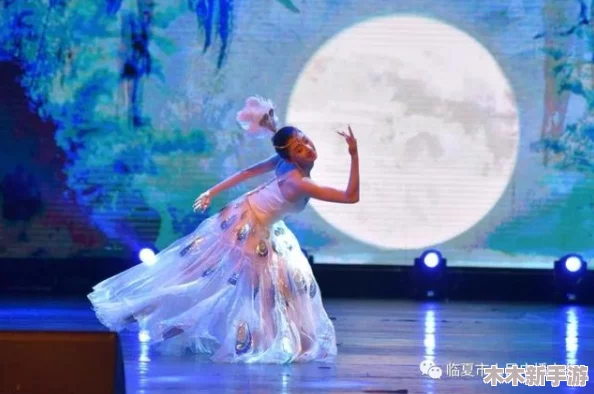 青娱乐盛宴：欢笑与感动交织，传递正能量的舞台盛会
