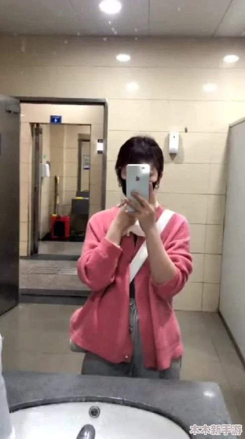 厕拍大神教你如何拍出超高颜值的厕所自拍，简单秘诀让你的照片瞬间升华！